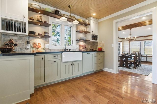 335 Westwood Drive, Houston, MO 65483