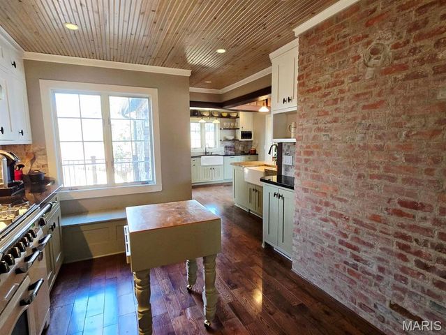 335 Westwood Drive, Houston, MO 65483