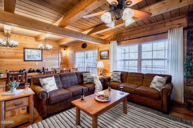 1318 N Baden Drive, Gatlinburg, TN 37738