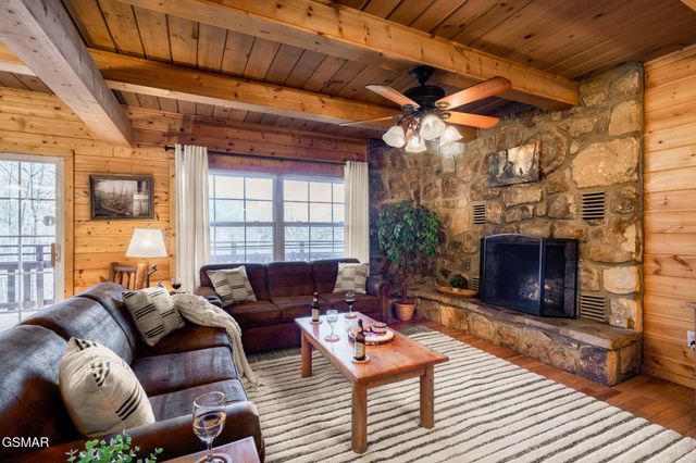 1318 N Baden Drive, Gatlinburg, TN 37738