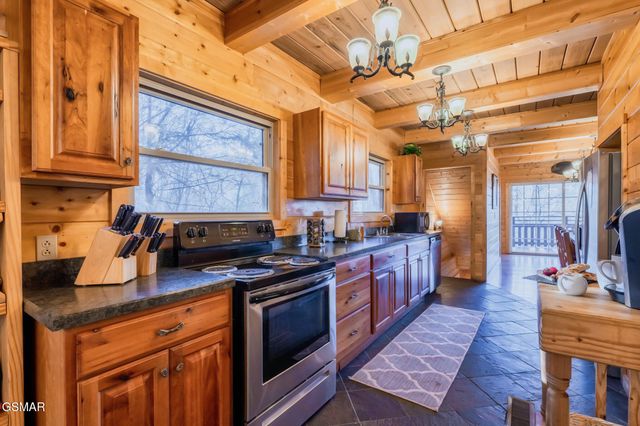 1318 N Baden Drive, Gatlinburg, TN 37738