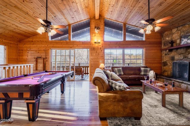 1318 N Baden Drive, Gatlinburg, TN 37738