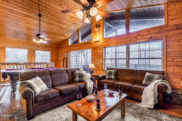 1318 N Baden Drive, Gatlinburg, TN 37738