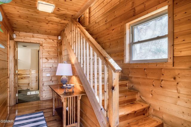 1318 N Baden Drive, Gatlinburg, TN 37738