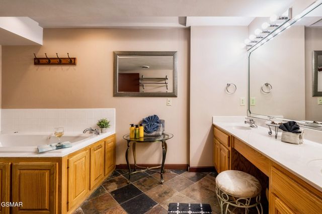 1318 N Baden Drive, Gatlinburg, TN 37738