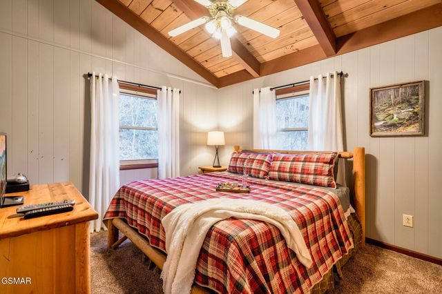 1318 N Baden Drive, Gatlinburg, TN 37738