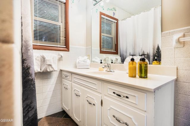 1318 N Baden Drive, Gatlinburg, TN 37738