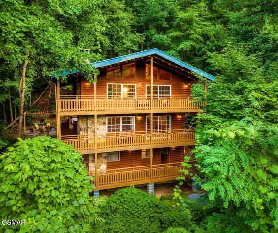 1318 N Baden Drive, Gatlinburg, TN 37738