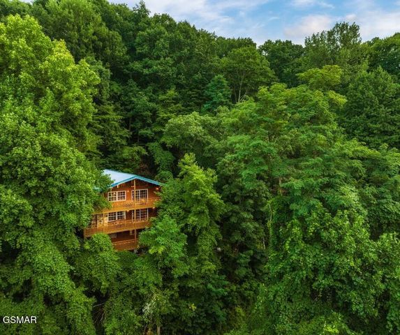 1318 N Baden Drive, Gatlinburg, TN 37738