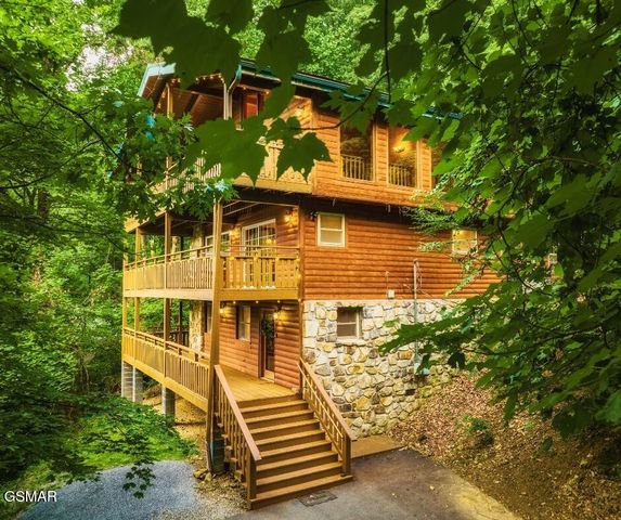 1318 N Baden Drive, Gatlinburg, TN 37738