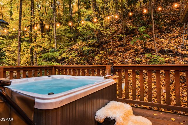 1318 N Baden Drive, Gatlinburg, TN 37738