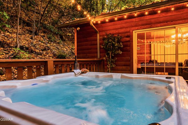 1318 N Baden Drive, Gatlinburg, TN 37738