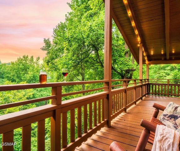 1318 N Baden Drive, Gatlinburg, TN 37738