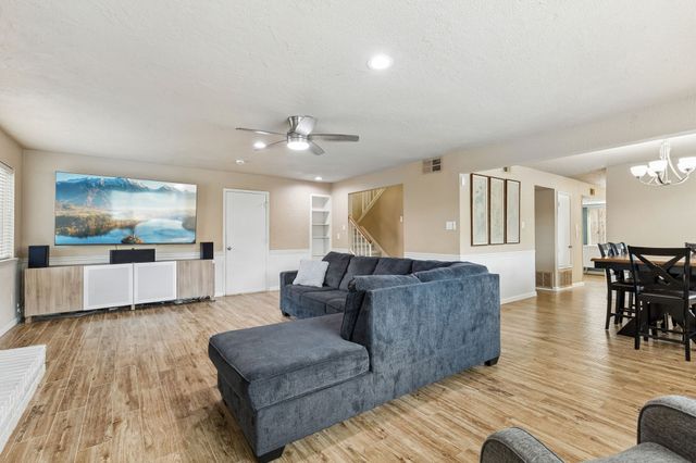 304 Lark Lane, Euless, TX 76039