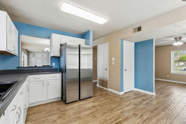 304 Lark Lane, Euless, TX 76039