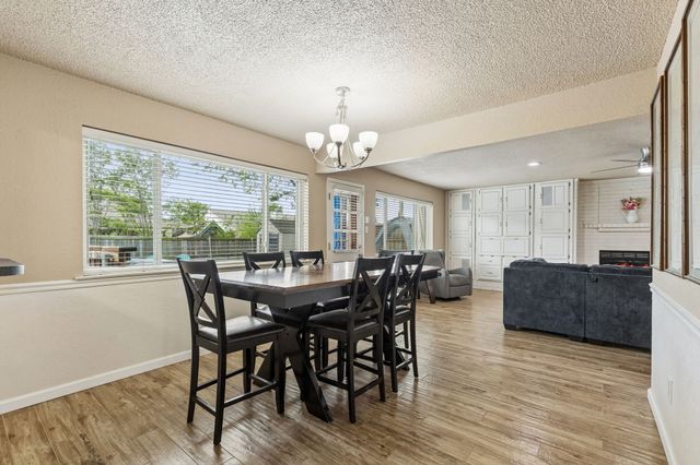 304 Lark Lane, Euless, TX 76039