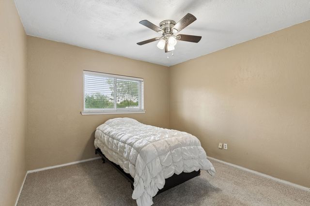 304 Lark Lane, Euless, TX 76039