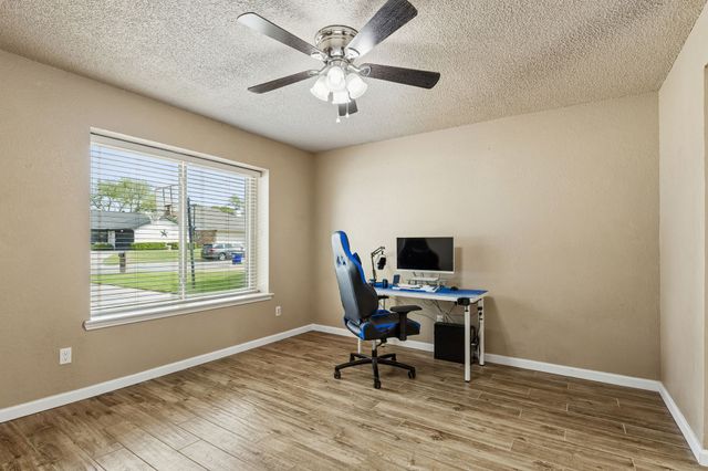 304 Lark Lane, Euless, TX 76039