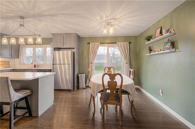 5916 W 101 Place, Overland Park, KS 66207