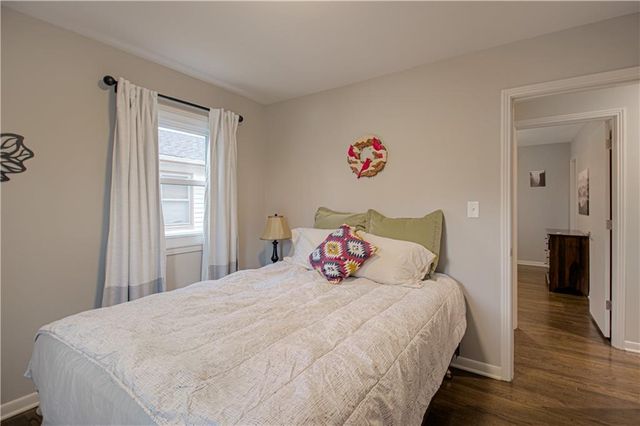 5916 W 101 Place, Overland Park, KS 66207