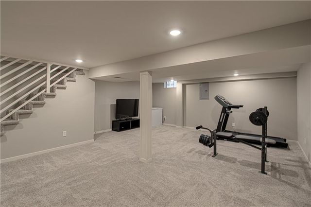 5916 W 101 Place, Overland Park, KS 66207