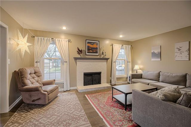 5916 W 101 Place, Overland Park, KS 66207