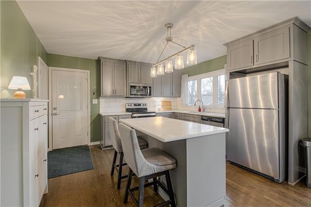 5916 W 101 Place, Overland Park, KS 66207