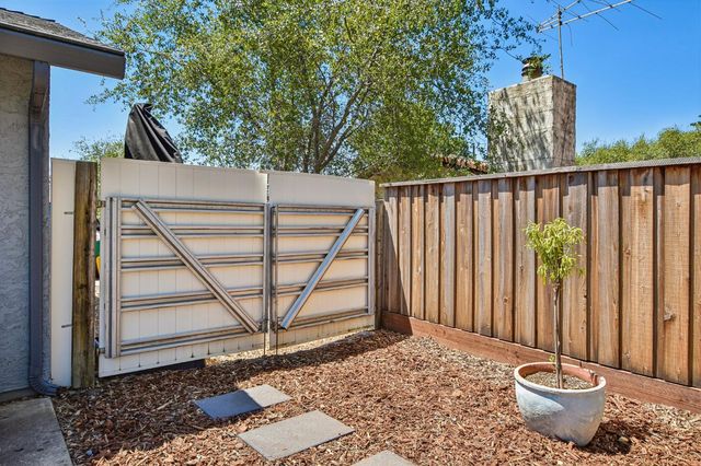 3419 La Canada Dr, Cameron Park, CA 95682