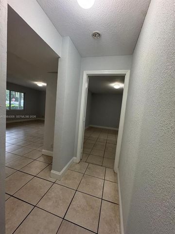 4271 NW 5th St 130, Plantation, FL 33317
