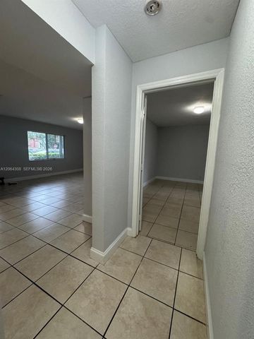 4271 NW 5th St 130, Plantation, FL 33317