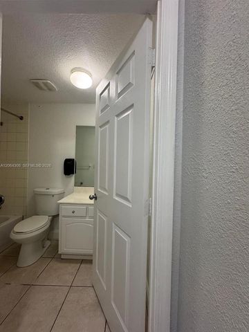 4271 NW 5th St 130, Plantation, FL 33317