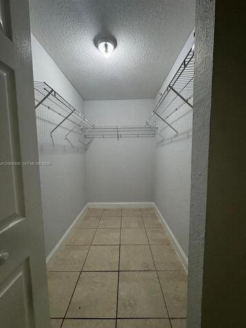 4271 NW 5th St 130, Plantation, FL 33317