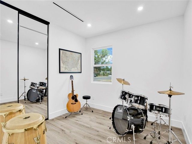 7055 Fallbrook Avenue, West Hills (los Angeles), CA 91307