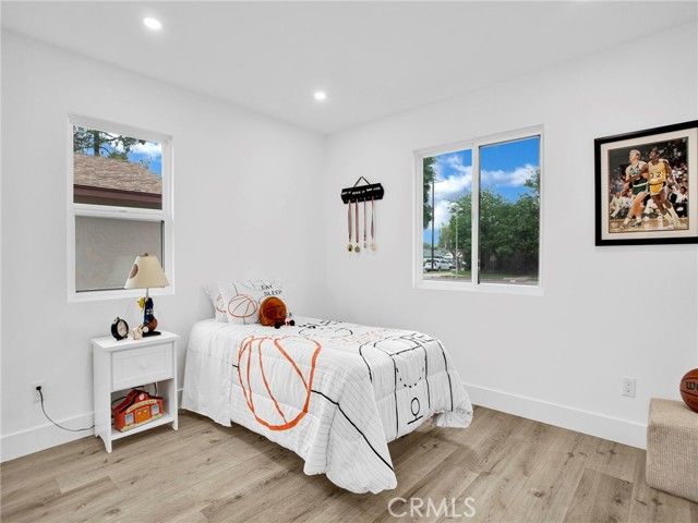 7055 Fallbrook Avenue, West Hills (los Angeles), CA 91307