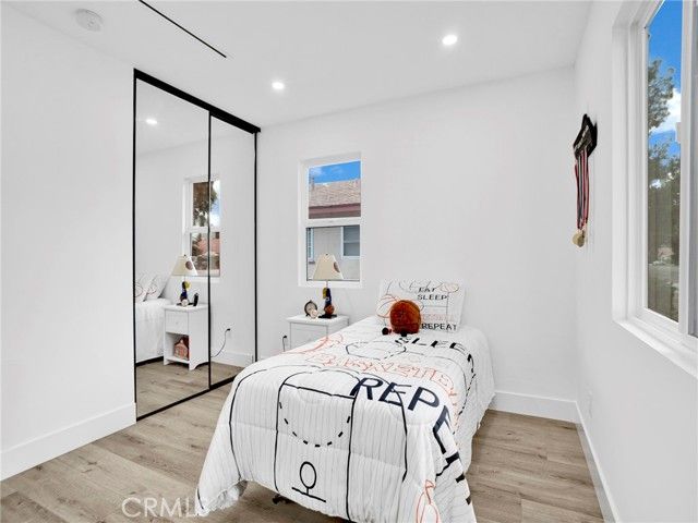 7055 Fallbrook Avenue, West Hills (los Angeles), CA 91307