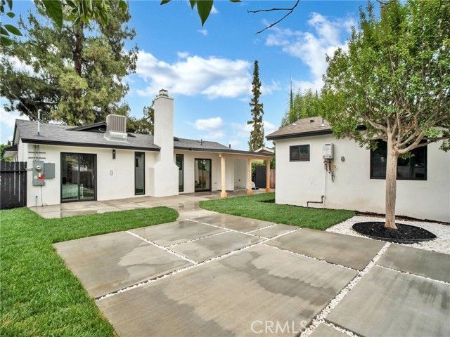 7055 Fallbrook Avenue, West Hills (los Angeles), CA 91307