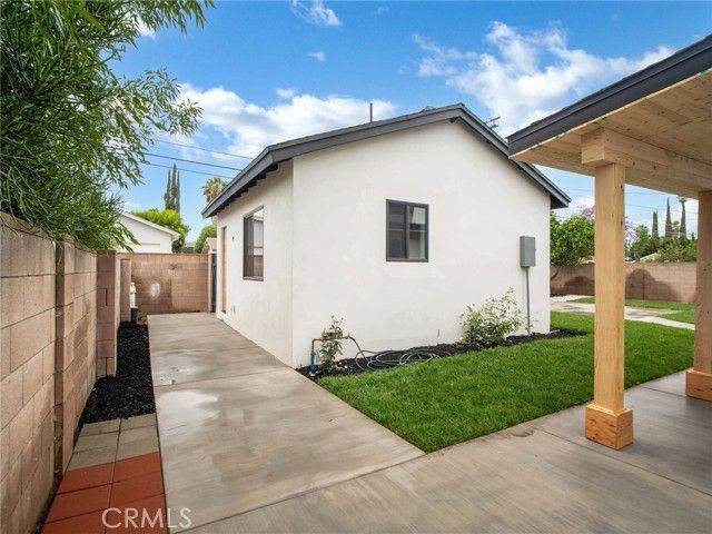 7055 Fallbrook Avenue, West Hills (los Angeles), CA 91307