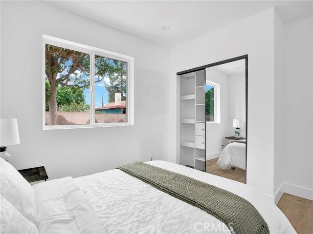 7055 Fallbrook Avenue, West Hills (los Angeles), CA 91307