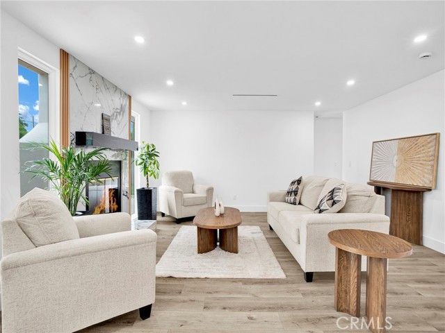 7055 Fallbrook Avenue, West Hills (los Angeles), CA 91307