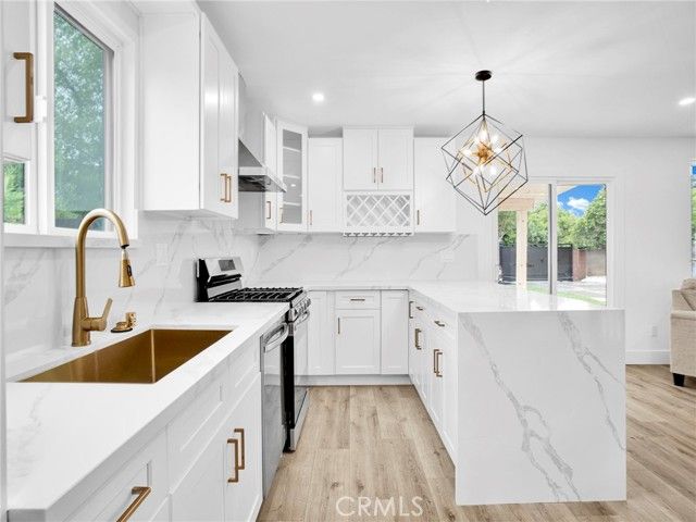 7055 Fallbrook Avenue, West Hills (los Angeles), CA 91307