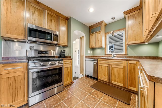 7415 Jameson Road, Parma, OH 44129