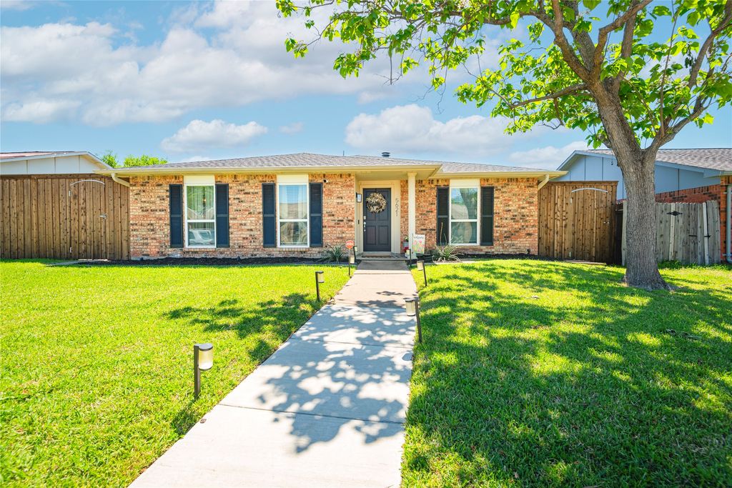 5621 Tucker Street, The Colony, TX 75056