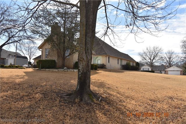 2709 E Smith Drive, Sallisaw, OK 74955