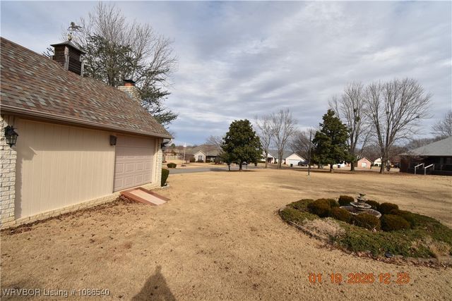 2709 E Smith Drive, Sallisaw, OK 74955