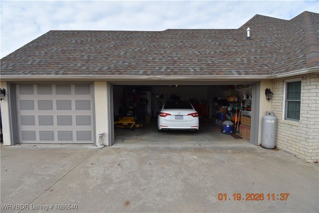 2709 E Smith Drive, Sallisaw, OK 74955
