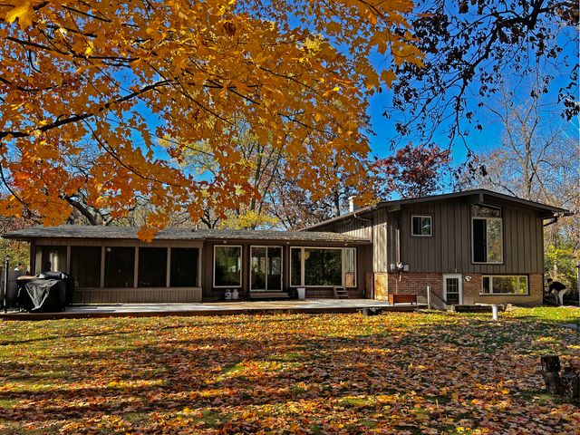 109 Crooked Creek Trail, Barrington, IL 60010