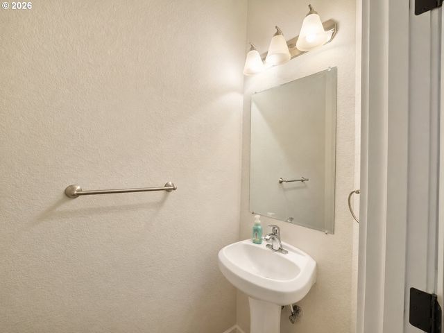 1490 Se 117TH Ave, Portland, OR 97216