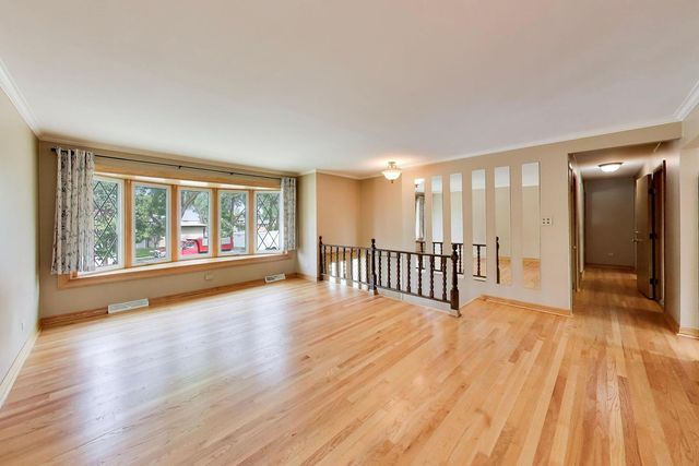 1462 Dayton Place, Des Plaines, IL 60018