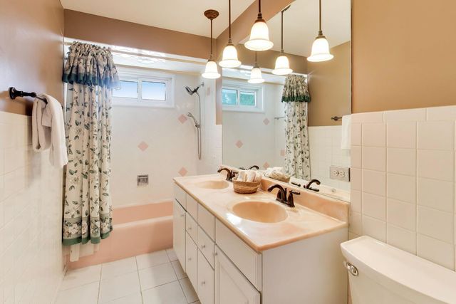 1462 Dayton Place, Des Plaines, IL 60018
