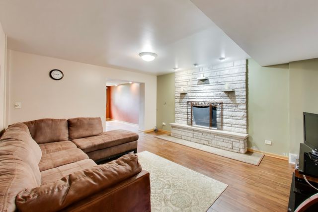 1462 Dayton Place, Des Plaines, IL 60018